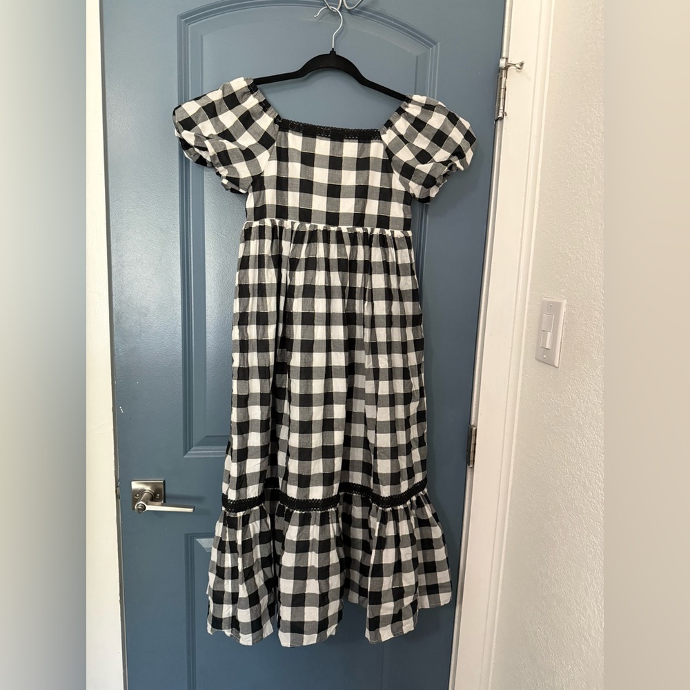 Elegant Black and White Maxi Dress